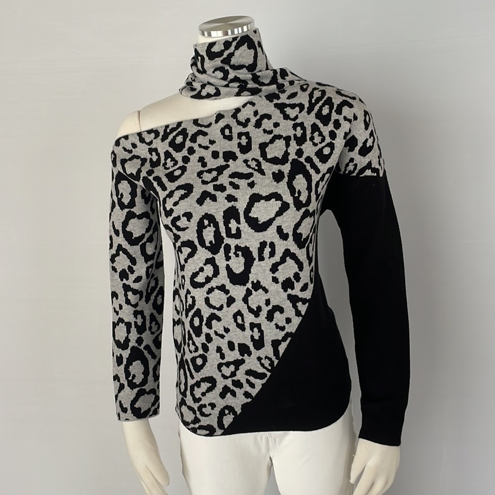 NWOT Venus Leopard Sweater Small - Picture 2 of 12